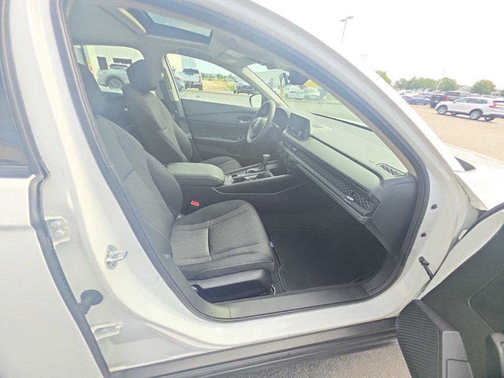 Certified 2025 Honda Accord SE image 32