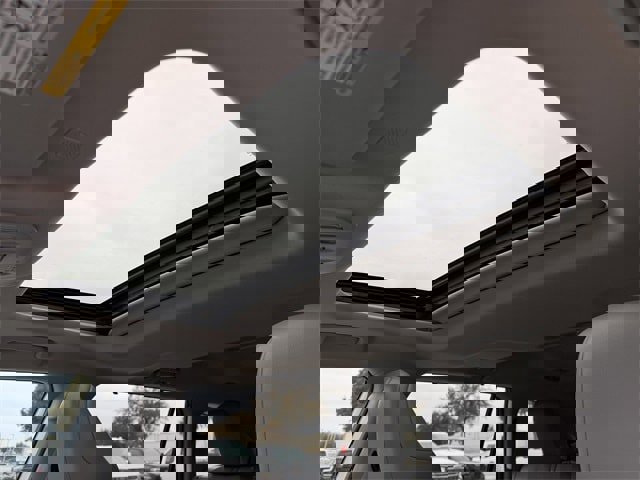 Used 2020 Toyota Highlander XLE image 25