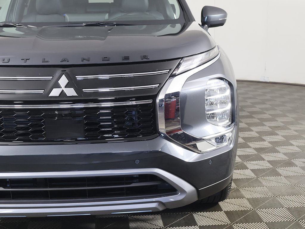 New 2025 Mitsubishi Outlander SE image 16