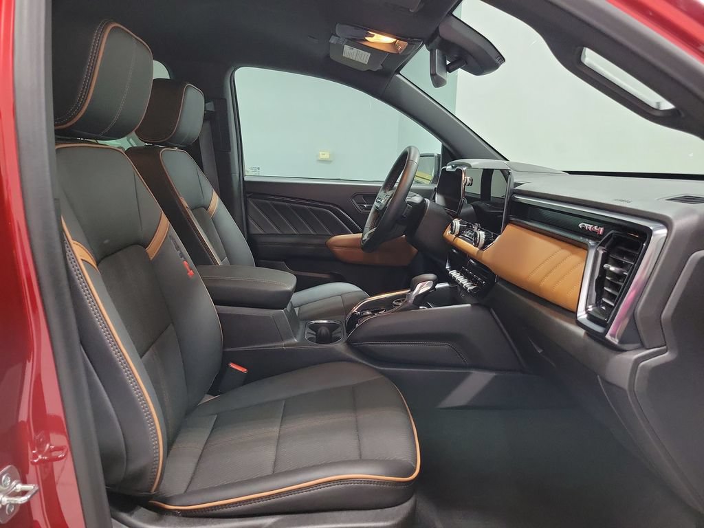 Used 2025 GMC Canyon AT4 w/ Nightfall Edition AWD/4WD image 19