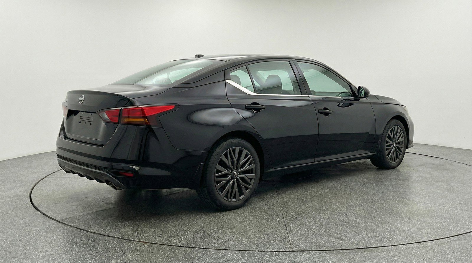 Used 2025 Nissan Altima 2.5 SV FWD image 9