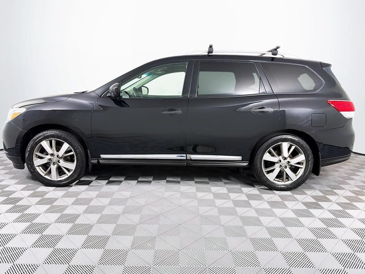 Used 2015 Nissan Pathfinder Platinum w/ Family Entertainment Package AWD/4WD image 7
