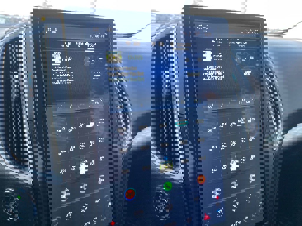 Used 2024 Ford Edge SEL image 12