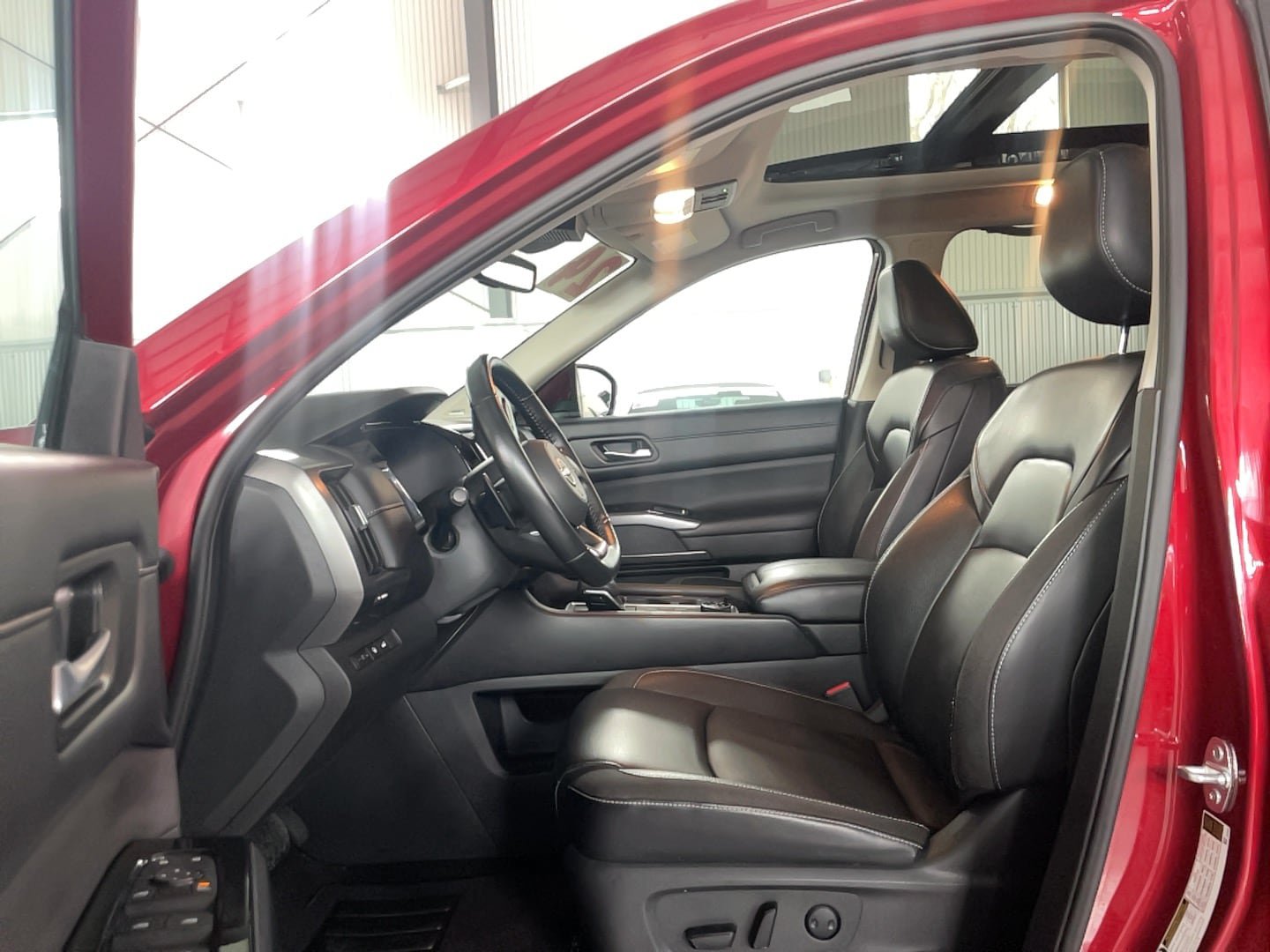 Used 2024 Nissan Pathfinder SL w/ SL Premium Package AWD/4WD image 7