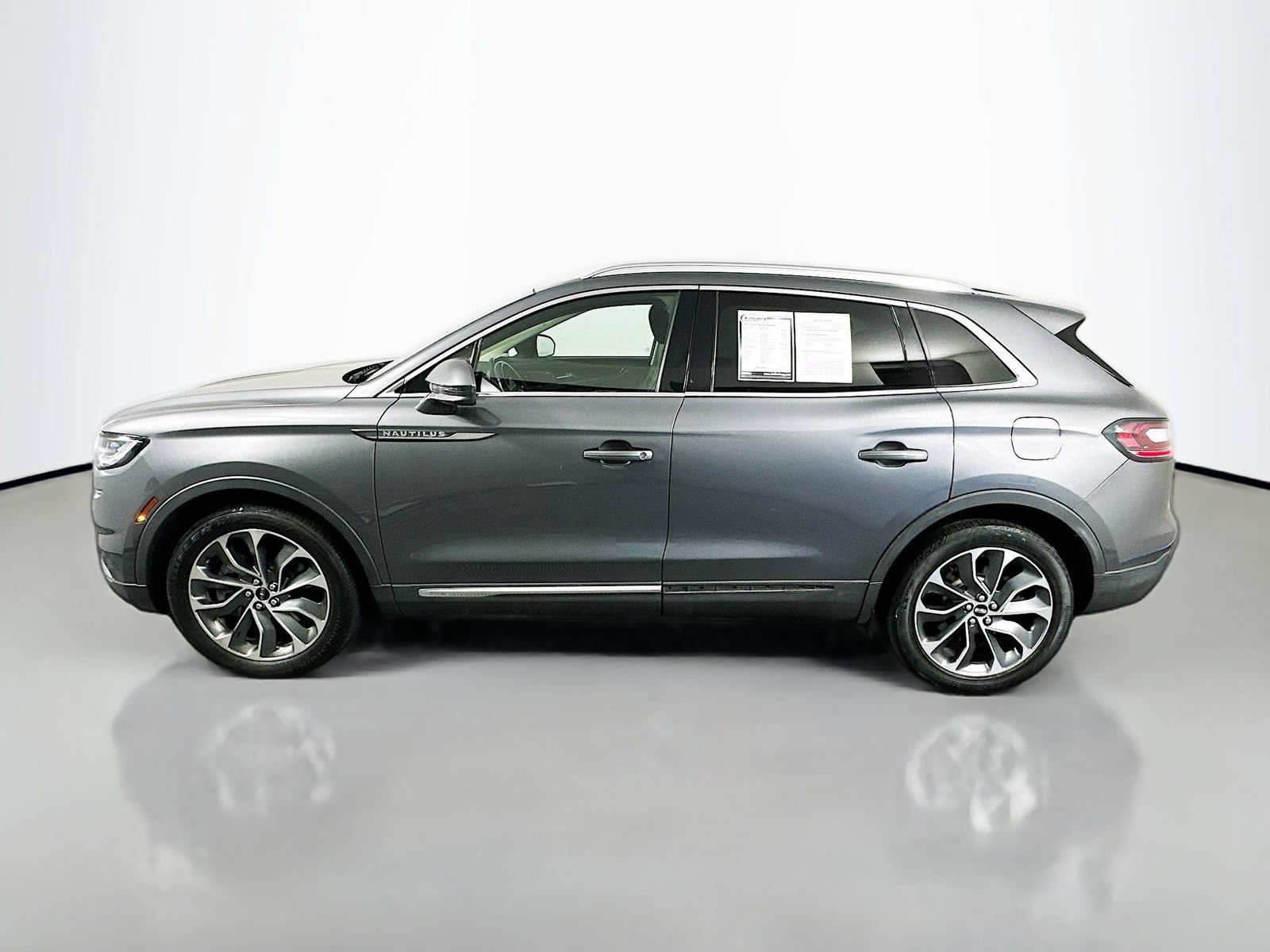 Used 2021 Lincoln Nautilus Reserve w/ Class II Trailer Tow Package AWD/4WD image 4