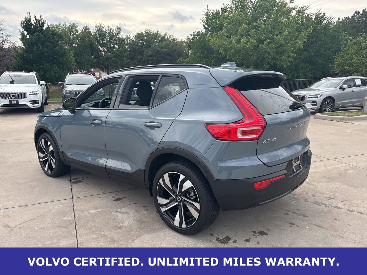 Certified 2023 Volvo XC40 B5 Plus w/ Climate Package image 7