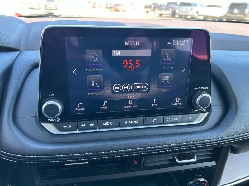 Used 2023 Nissan Rogue SV image 17