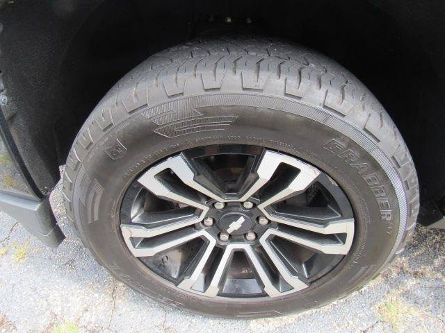 Used 2018 Chevrolet Silverado 1500 Custom w/ Custom Convenience Package AWD/4WD image 8
