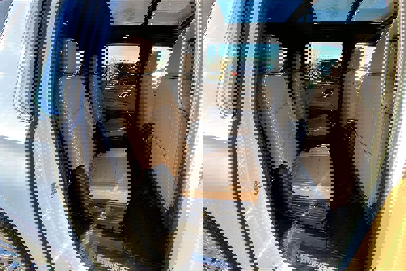 Used 2021 Chevrolet Suburban Premier w/ Premium Package image 20