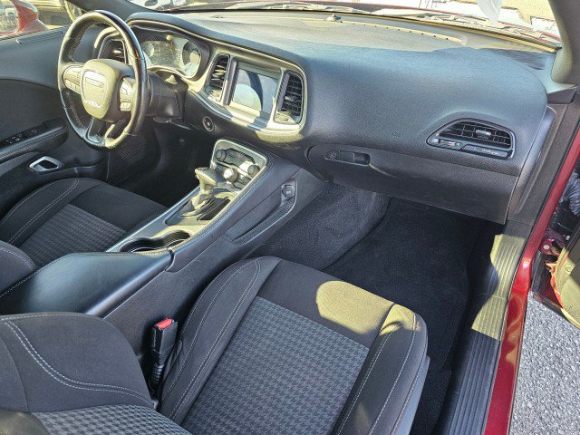 Used 2022 Dodge Challenger SXT RWD image 11