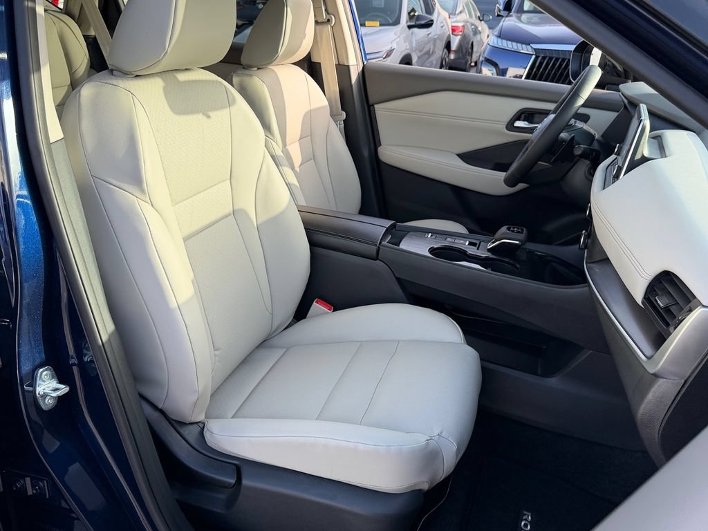 Used 2026 Nissan Rogue Dark Armor FWD image 17