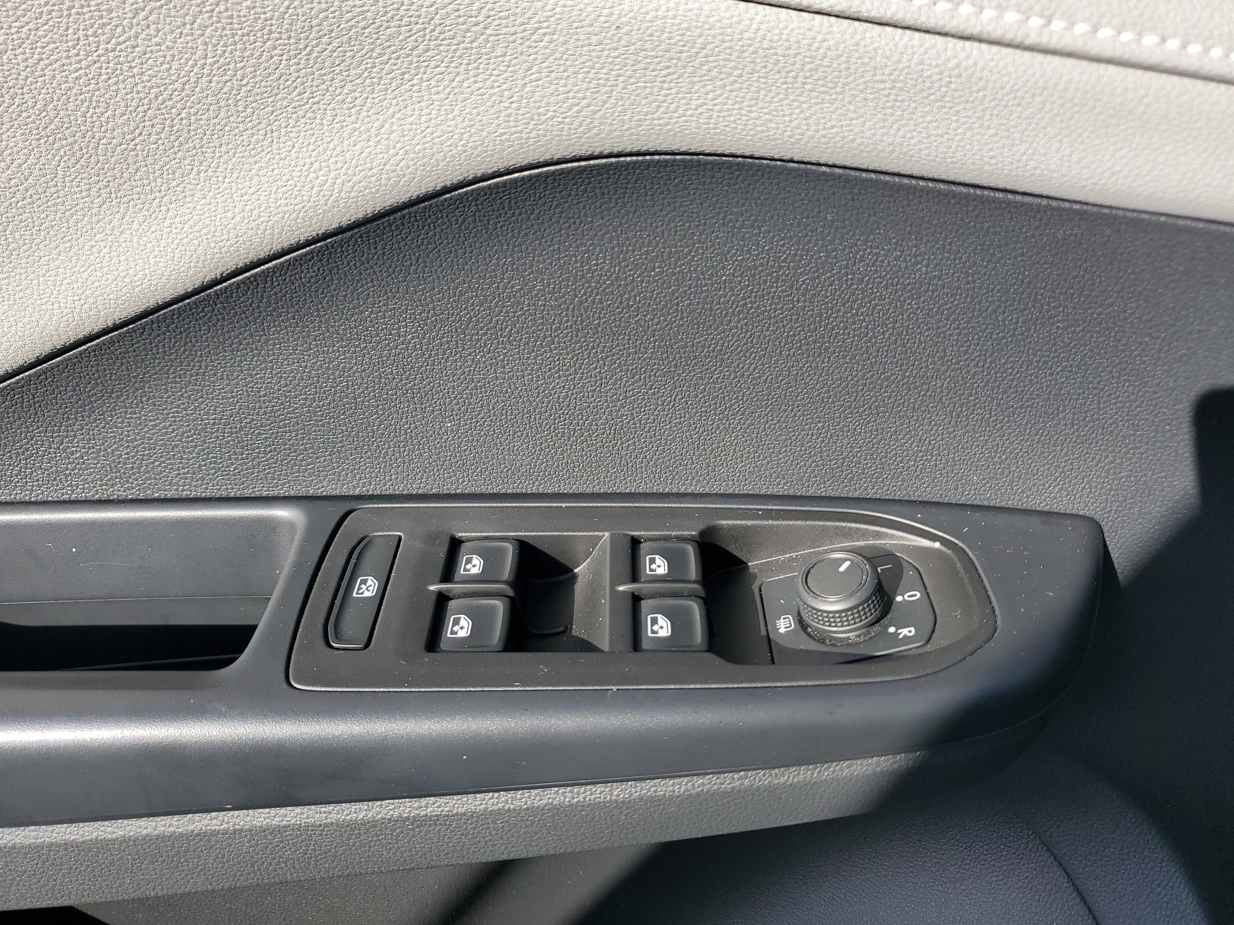 Used 2024 Volkswagen Taos SE image 26