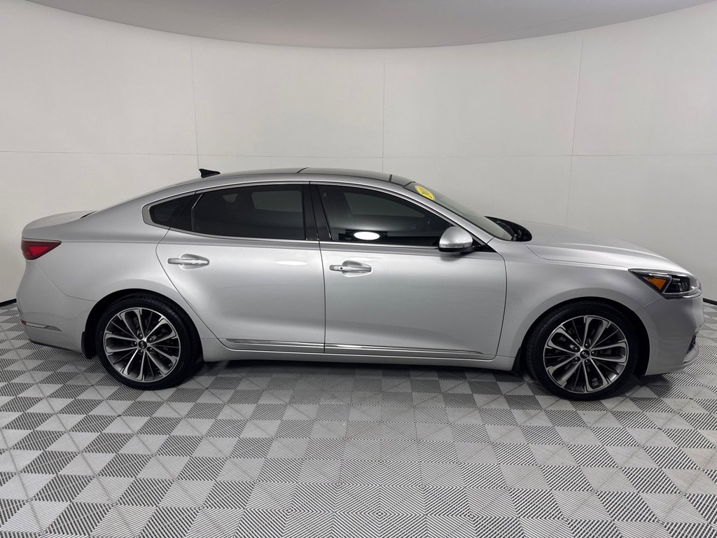 Used 2018 Kia Cadenza Technology image 4