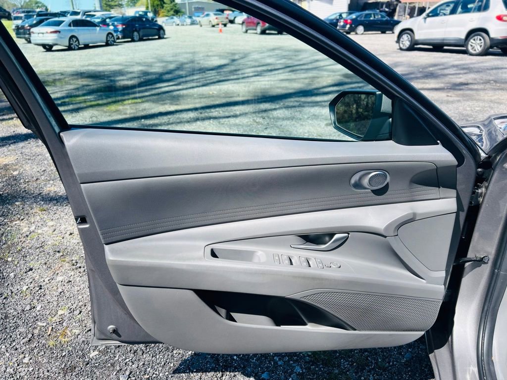 Used 2023 Hyundai Elantra Blue image 14
