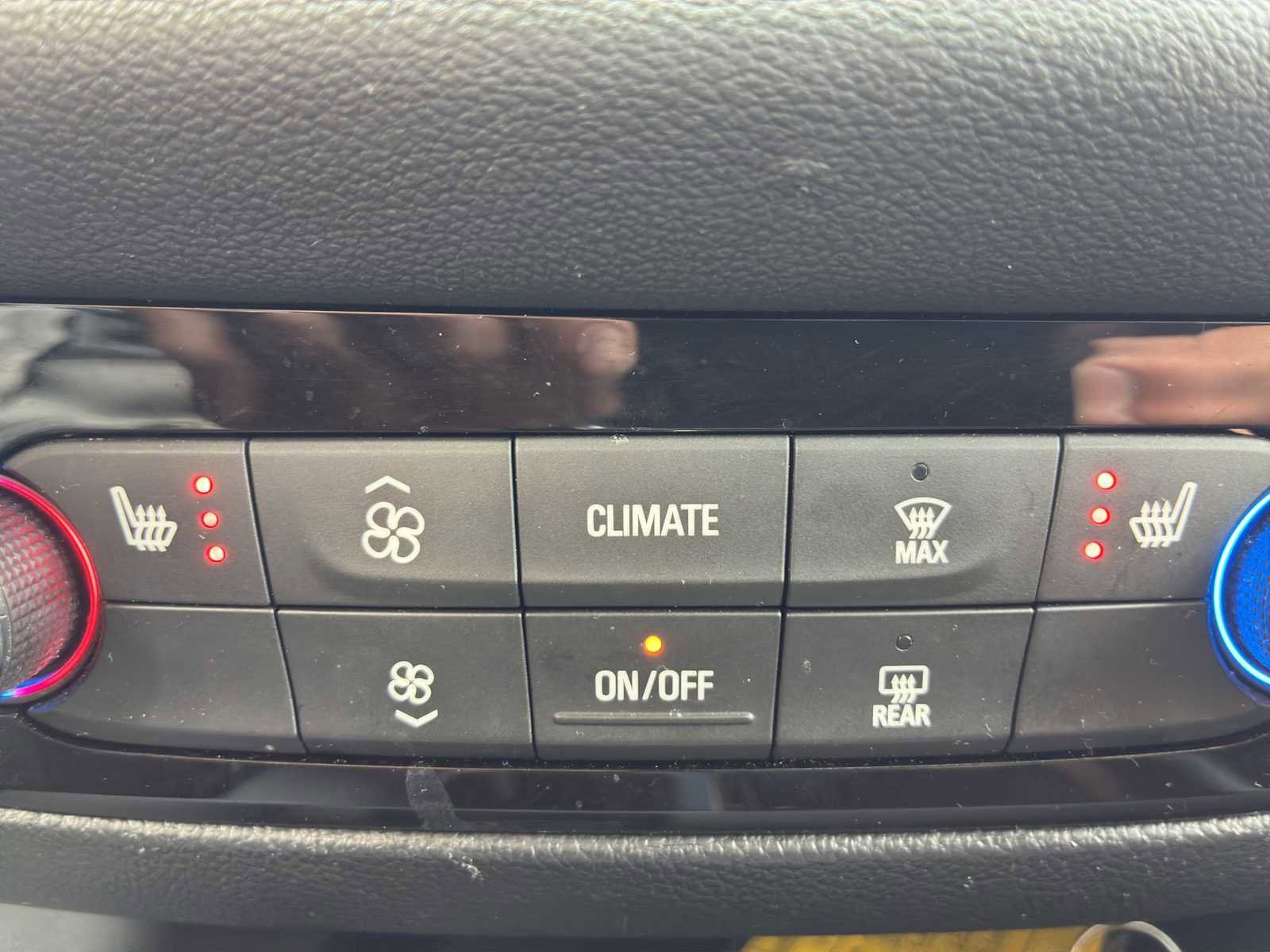 Used 2020 Buick Enclave Essence image 17