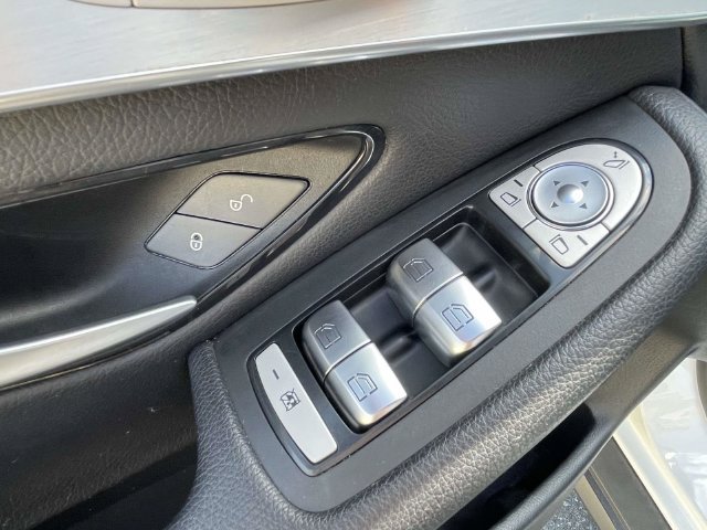 Used 2019 Mercedes-Benz GLC 300 image 21