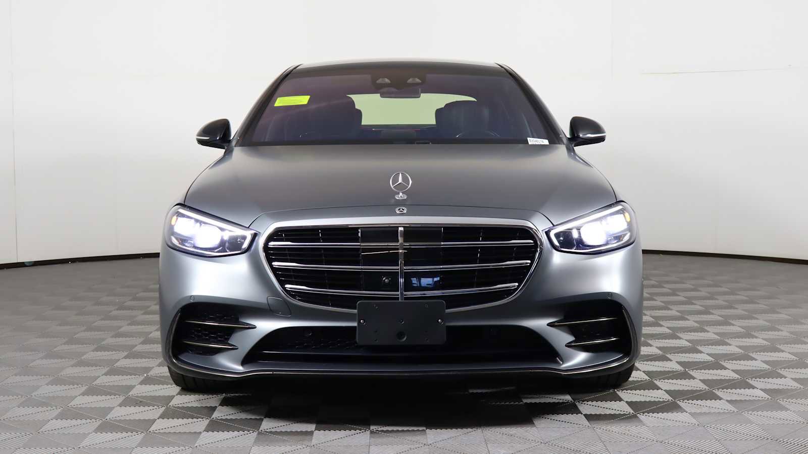 Used 2024 Mercedes-Benz S 580 4MATIC Sedan image 2