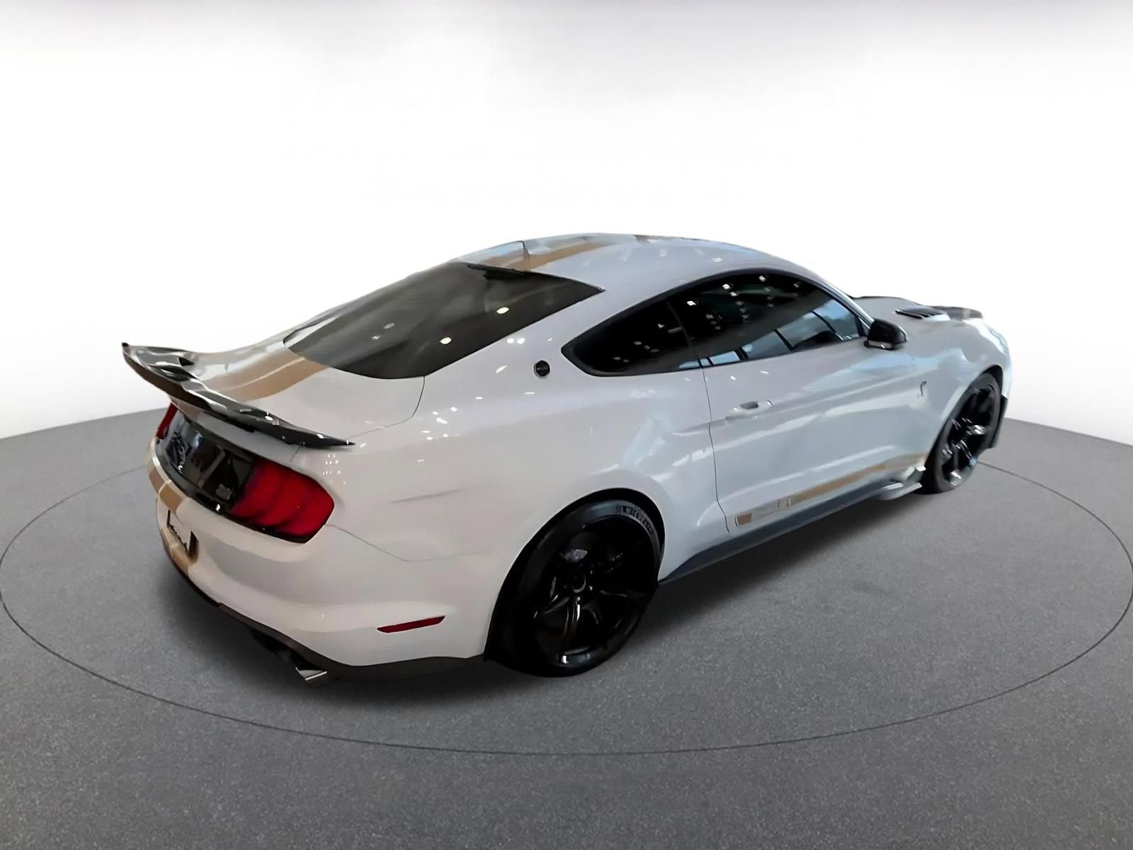 Used 2022 Ford Mustang Shelby GT500 w/ Technology Package RWD image 15