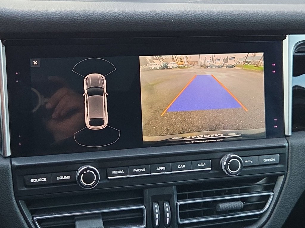 Used 2020 Porsche Macan image 26