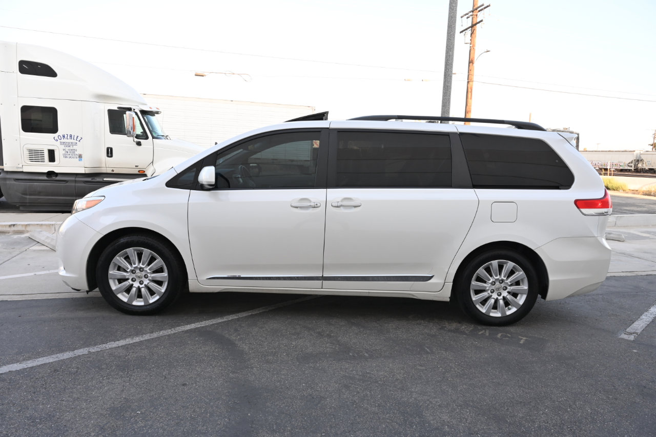 Used 2012 Toyota Sienna Limited image 3
