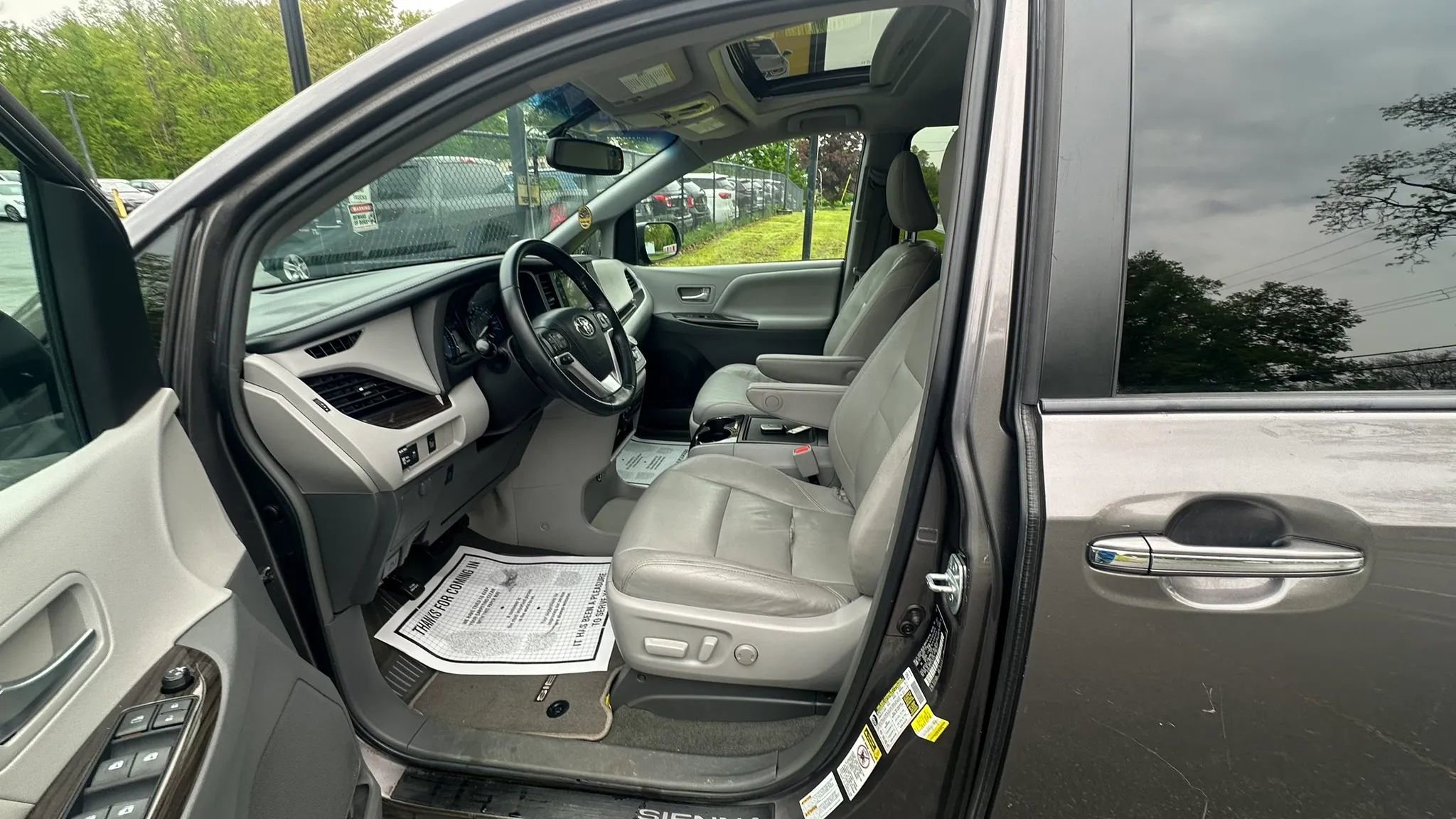 Used 2015 Toyota Sienna XLE AWD/4WD image 21