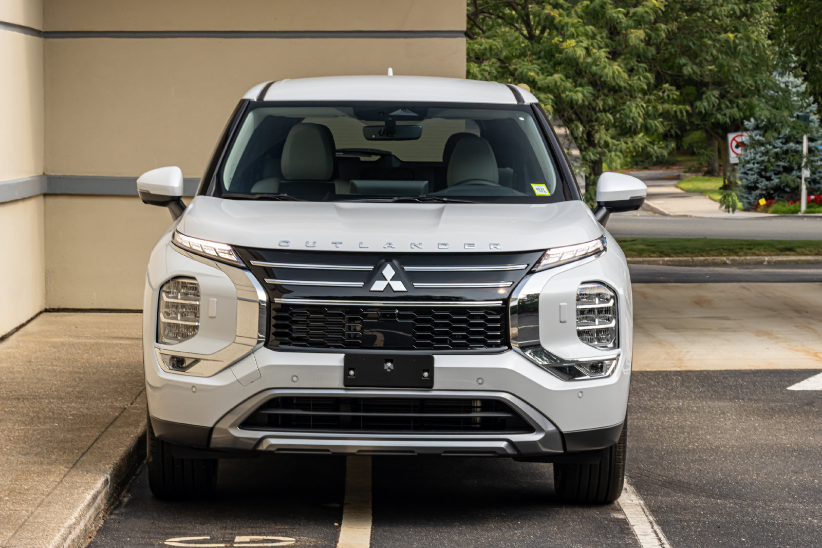New 2026 Mitsubishi Outlander SE FWD image 2