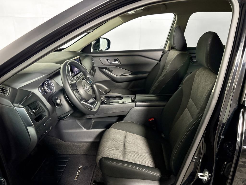 Used 2024 Nissan Rogue SV image 11