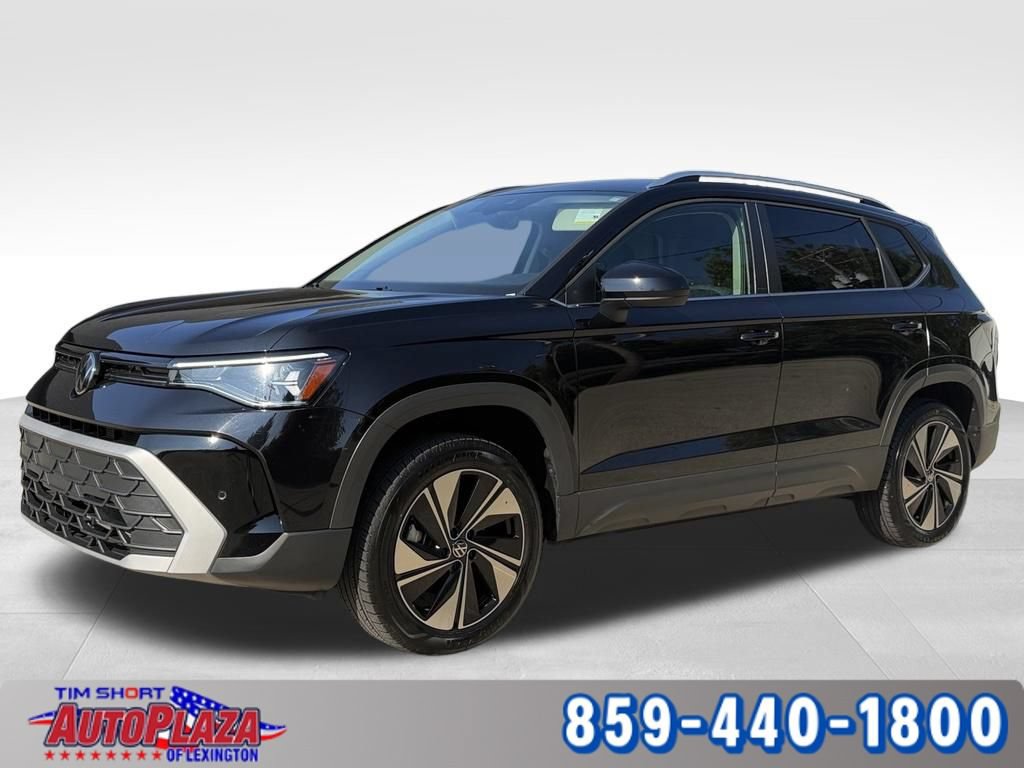 Used 2025 Volkswagen Taos SE AWD/4WD image 1