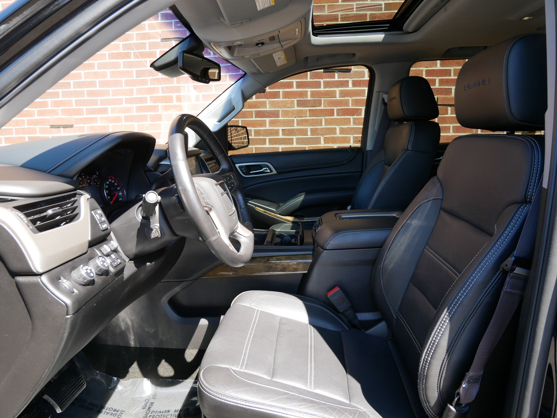 Used 2016 GMC Yukon Denali AWD/4WD image 6