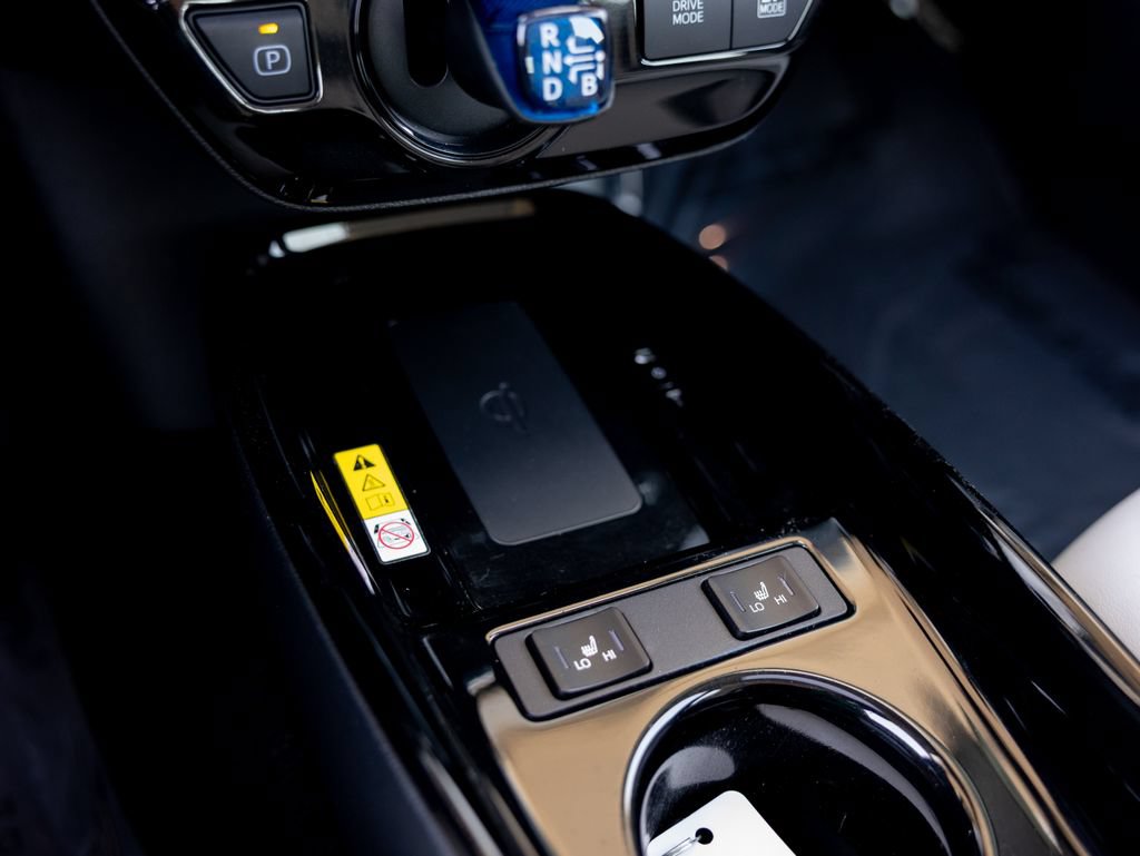 Used 2020 Toyota Prius Limited w/ Premium Convenience Package FWD image 24