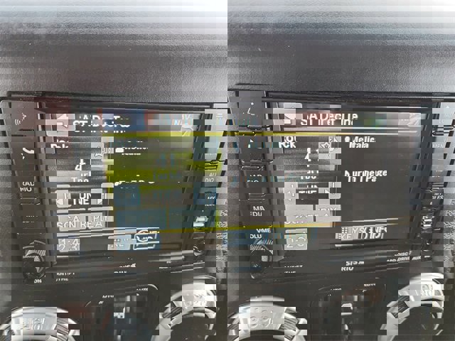 Used 2017 Jeep Wrangler Unlimited Sahara image 13