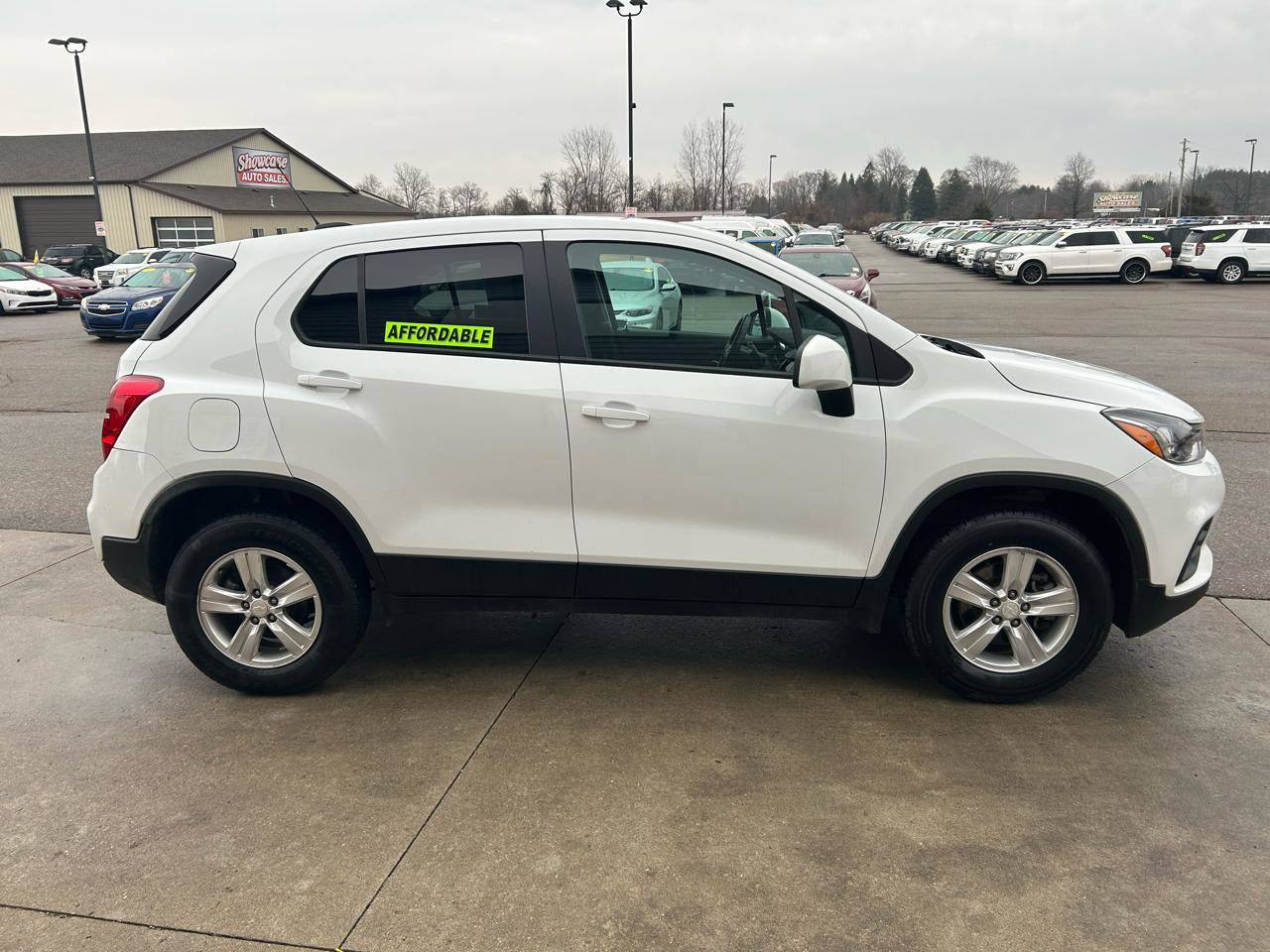 Used 2022 Chevrolet Trax LS w/ Tint and Cruise Package AWD/4WD image 4