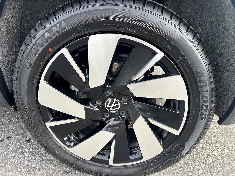 Used 2024 Volkswagen Atlas Cross Sport SE image 12