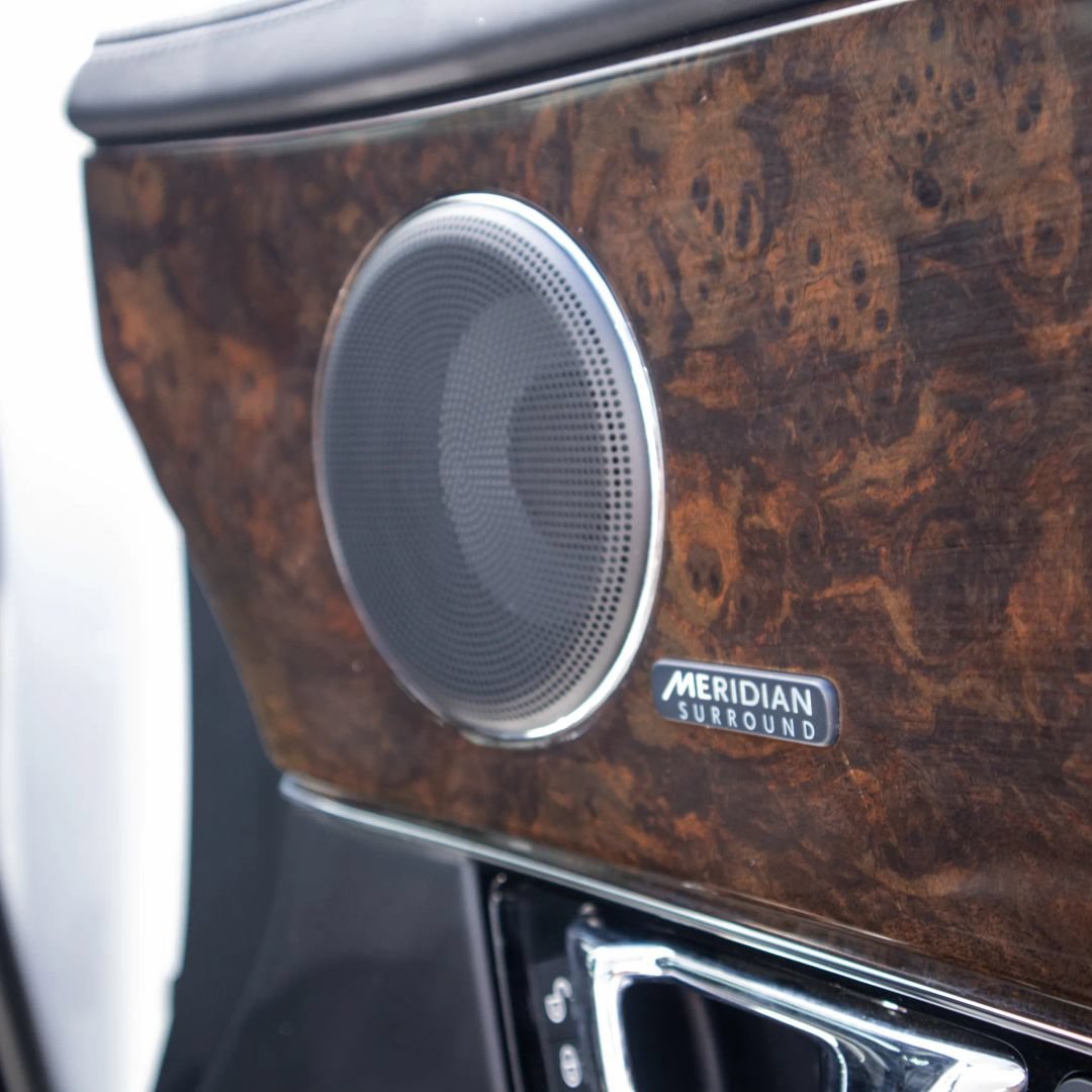 Used 2019 Jaguar XJ L Portfolio RWD image 21