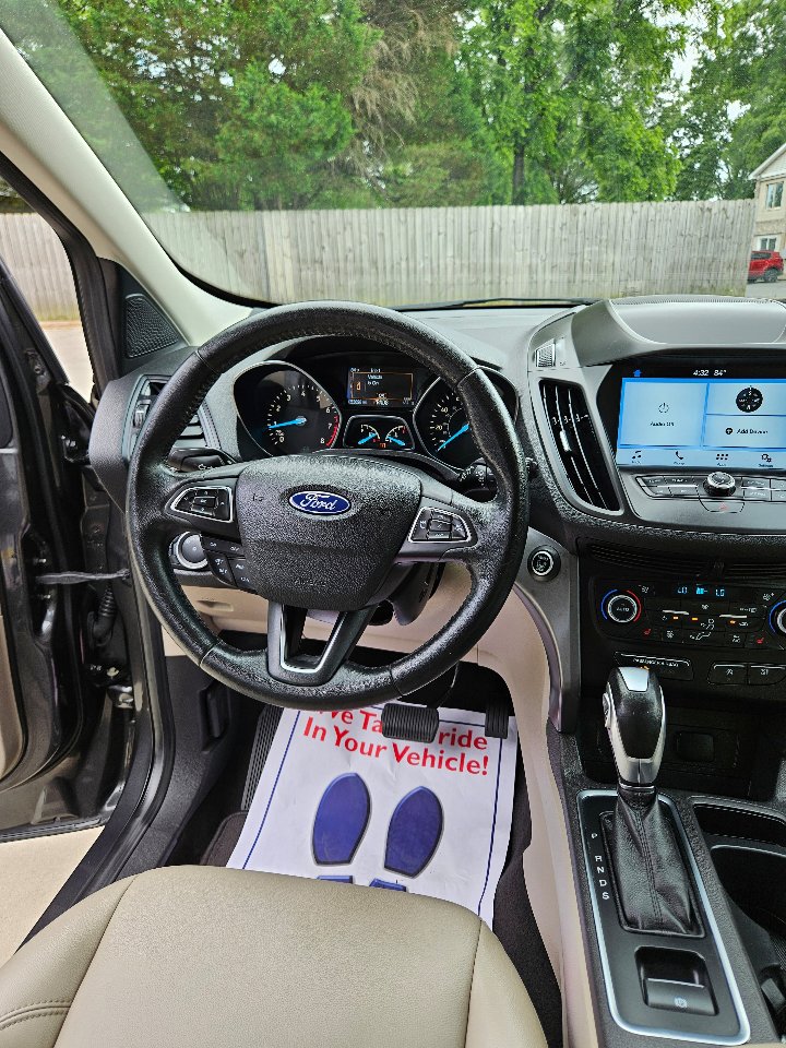 Used 2019 Ford Escape SEL image 16