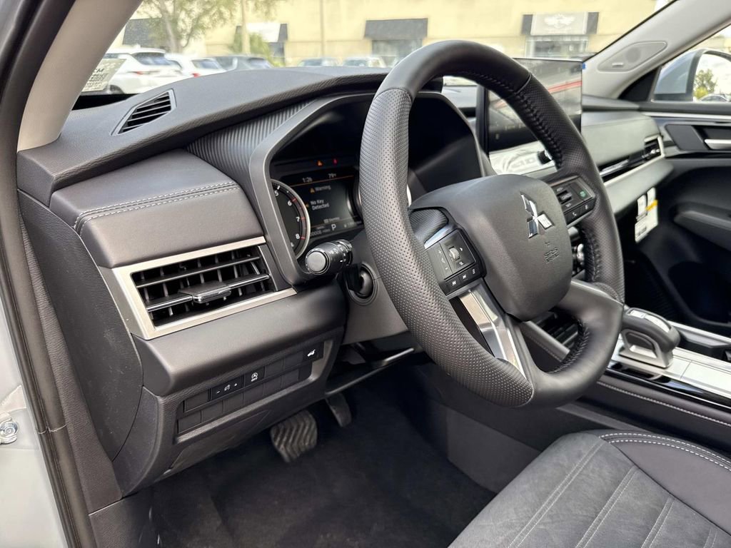 New 2026 Mitsubishi Outlander SE image 21