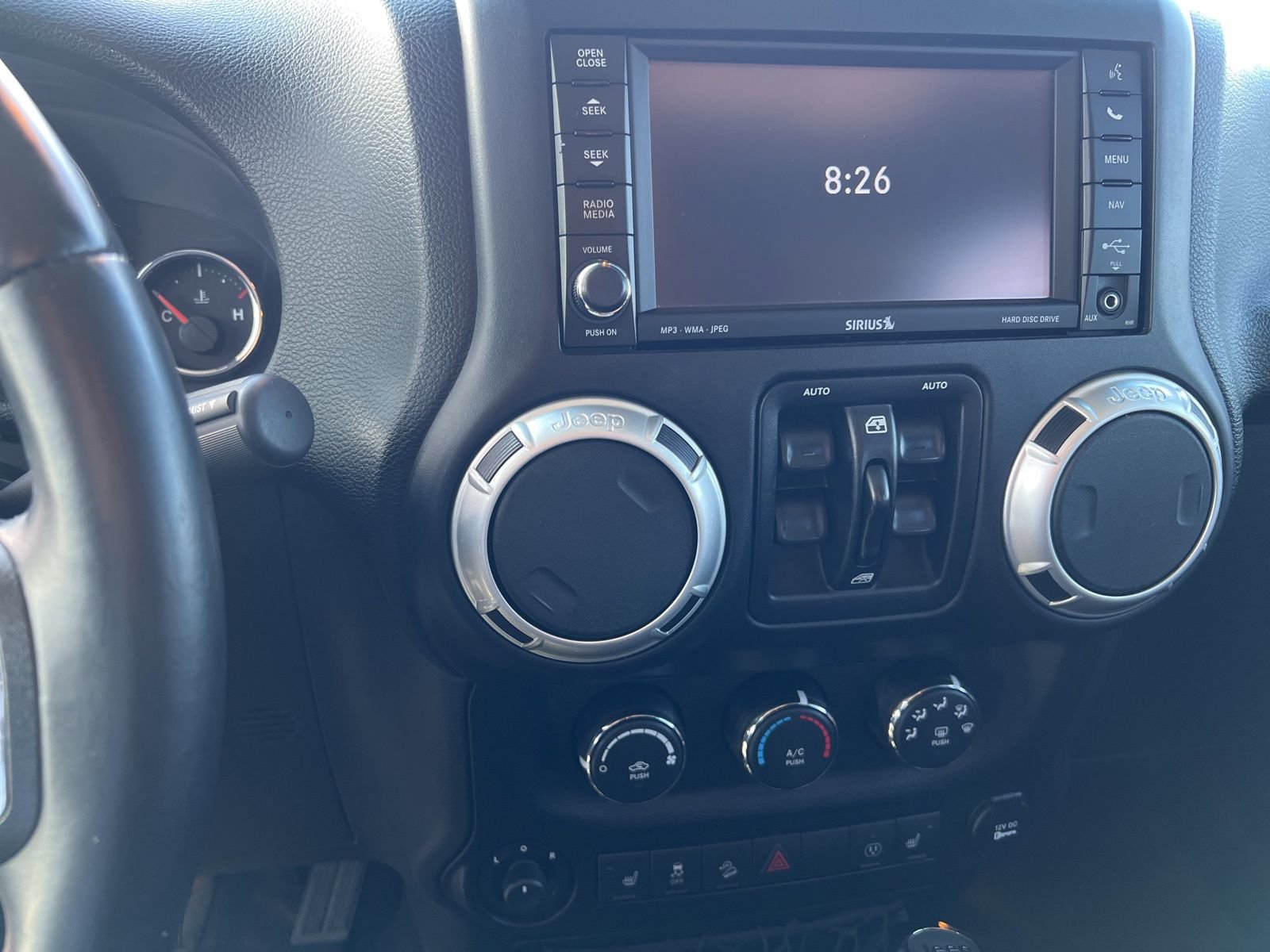 Used 2015 Jeep Wrangler Unlimited Sahara w/ Connectivity Group AWD/4WD image 10