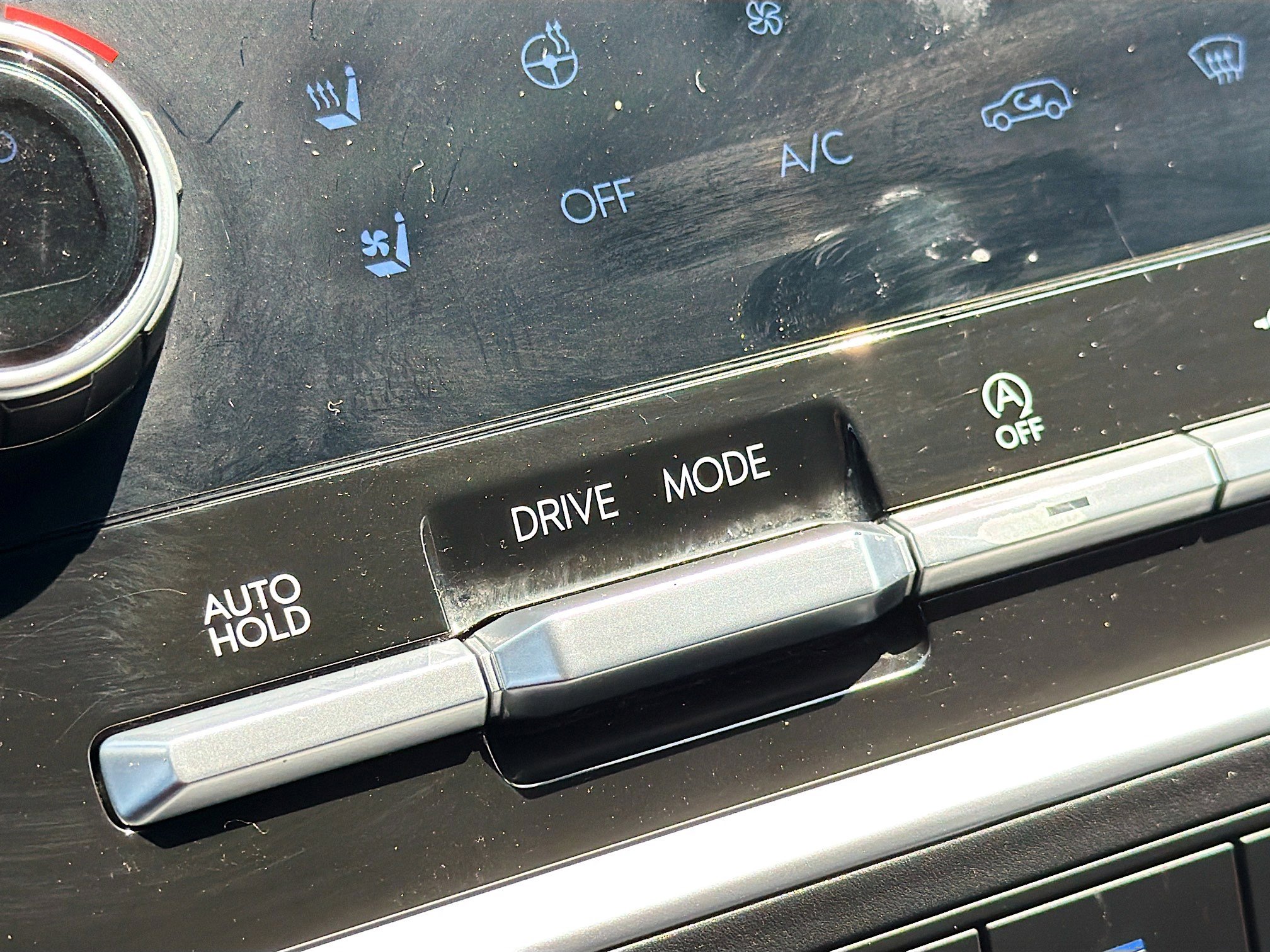 Used 2024 Hyundai Santa Fe Limited image 32