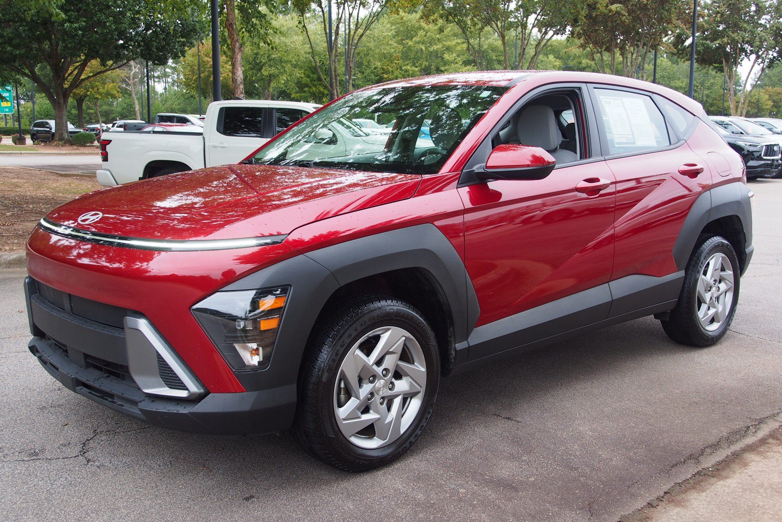 Used 2024 Hyundai Kona SE AWD/4WD image 3