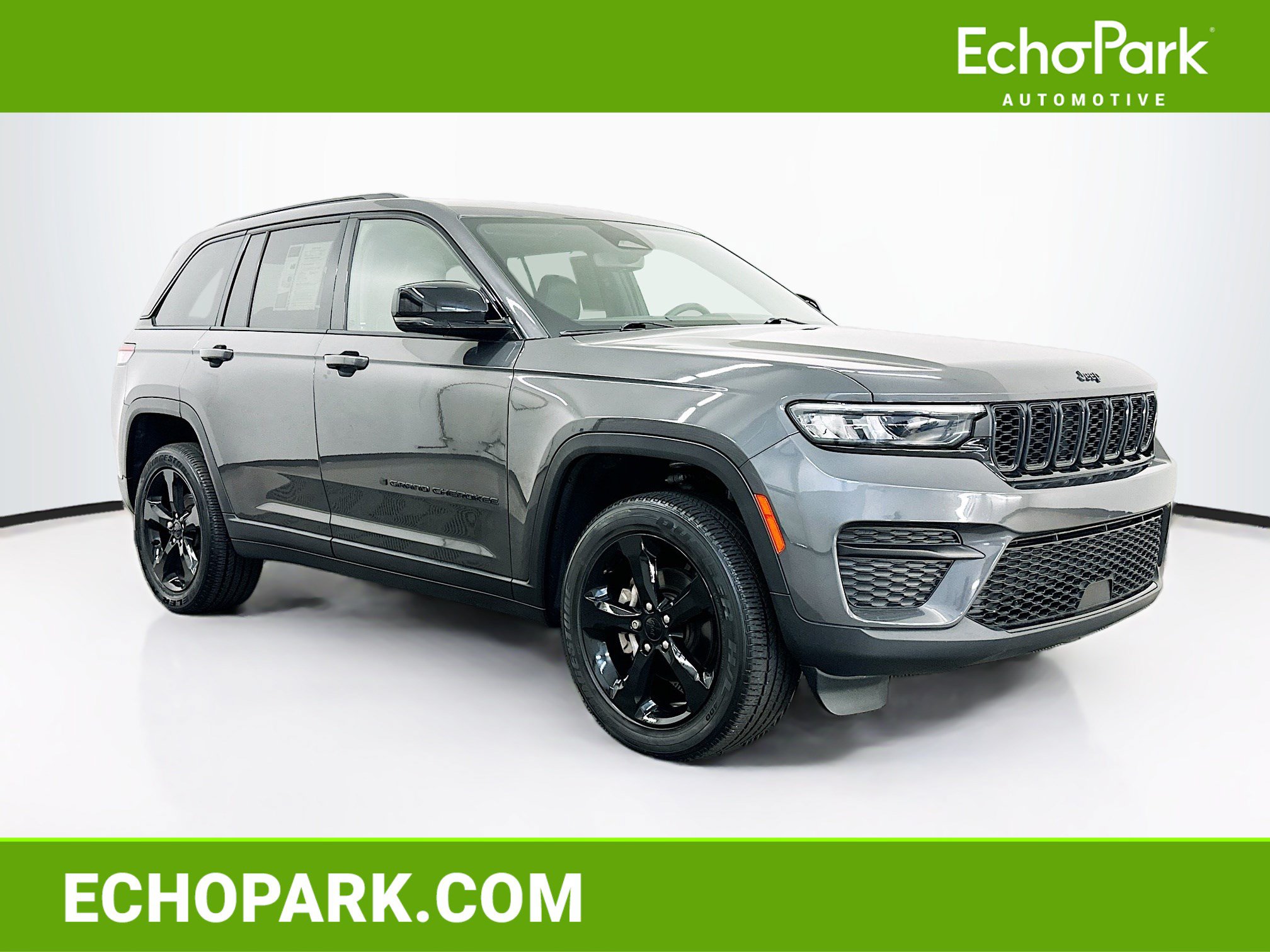 Used 2023 Jeep Grand Cherokee Laredo AWD/4WD image 1