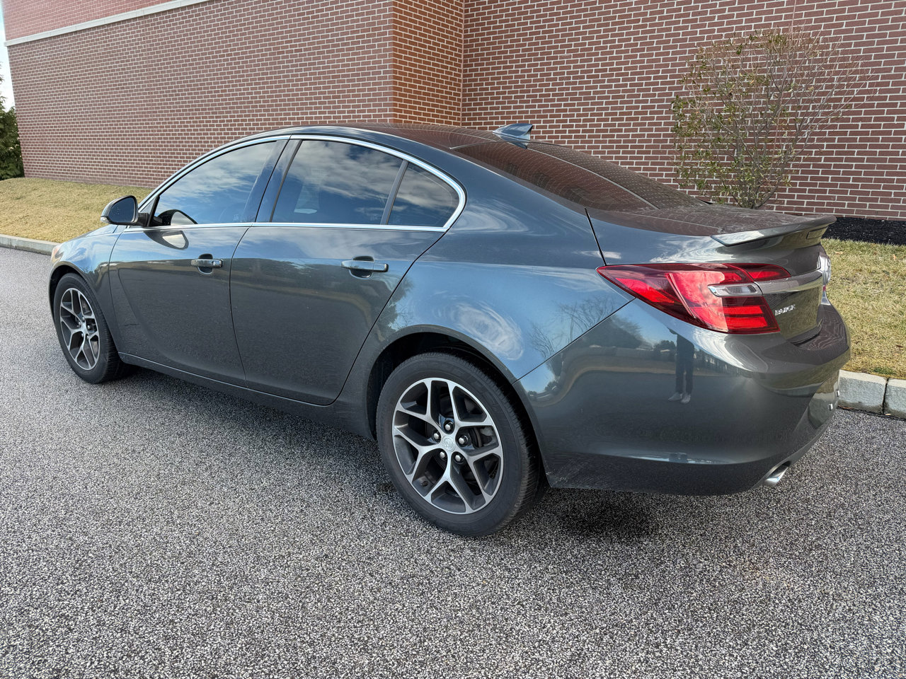 Used 2017 Buick Regal Sport Touring image 7