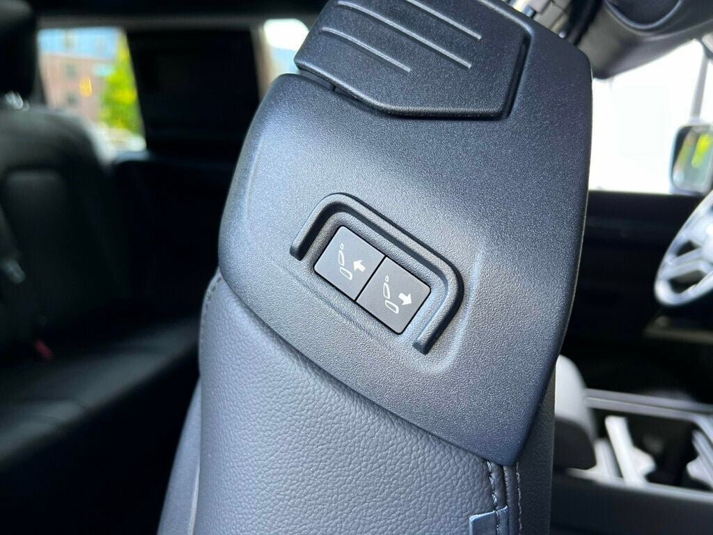 Used 2023 Land Rover Defender 90 SE AWD/4WD image 45