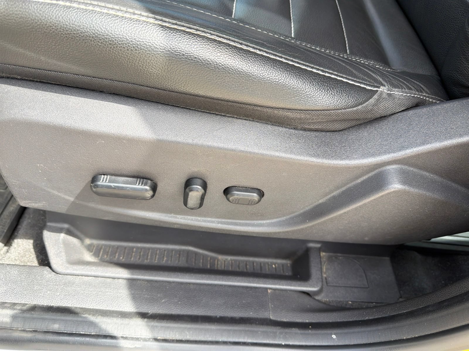 Used 2013 Ford C-MAX SEL FWD image 15