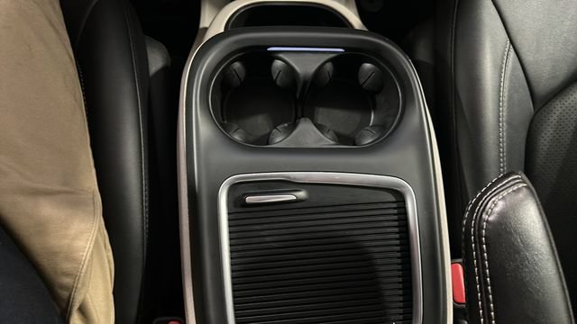 Used 2024 Chrysler Pacifica Touring-L FWD image 18