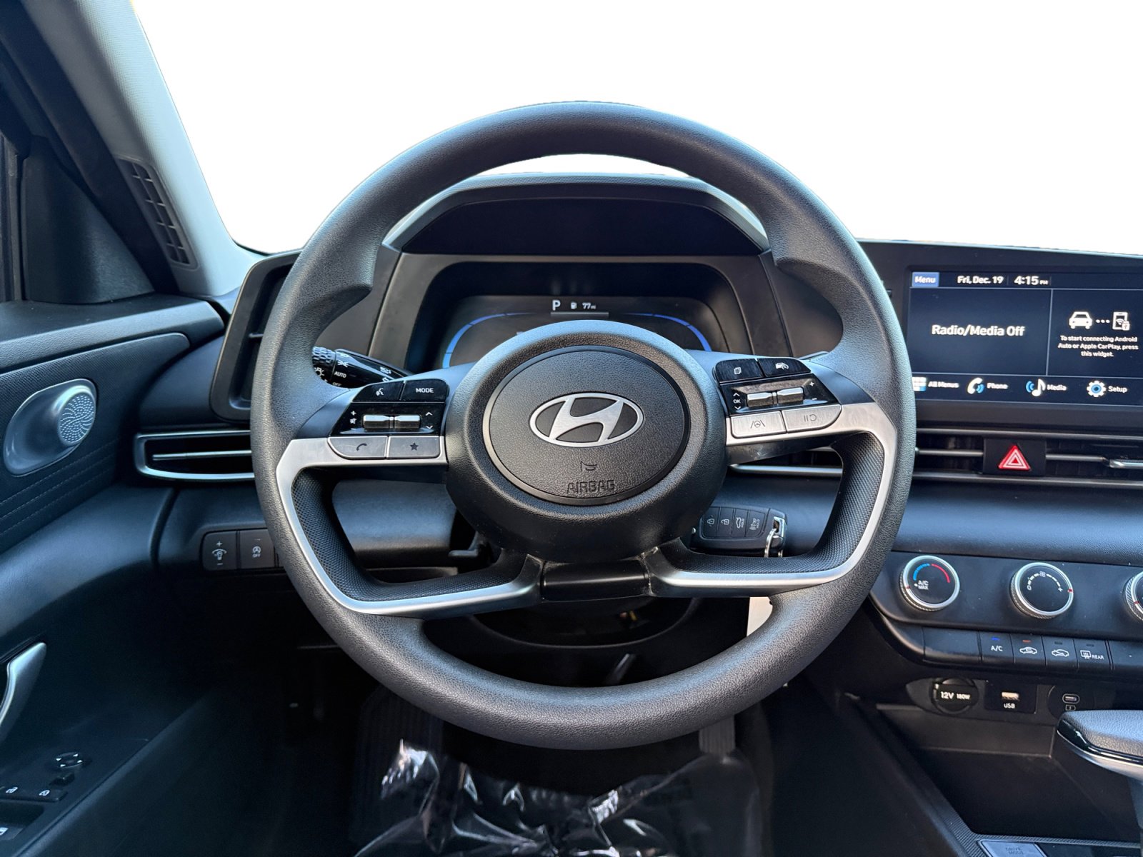 Used 2024 Hyundai Elantra SE image 12