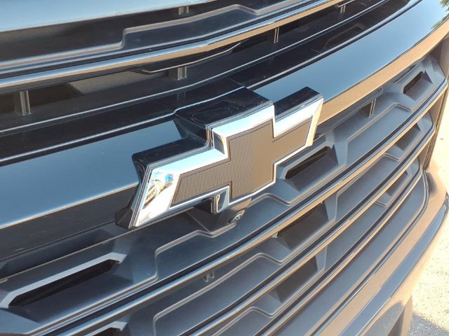 Used 2024 Chevrolet Traverse LS w/ Midnight/Sport Edition FWD image 17