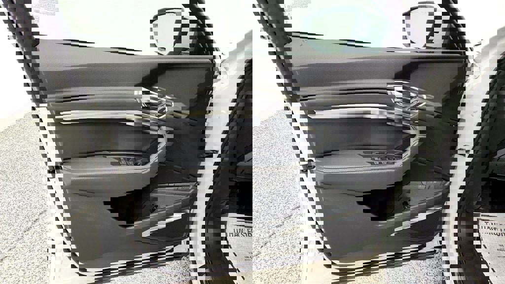 Used 2024 Audi Q8 e-tron Premium Plus image 11