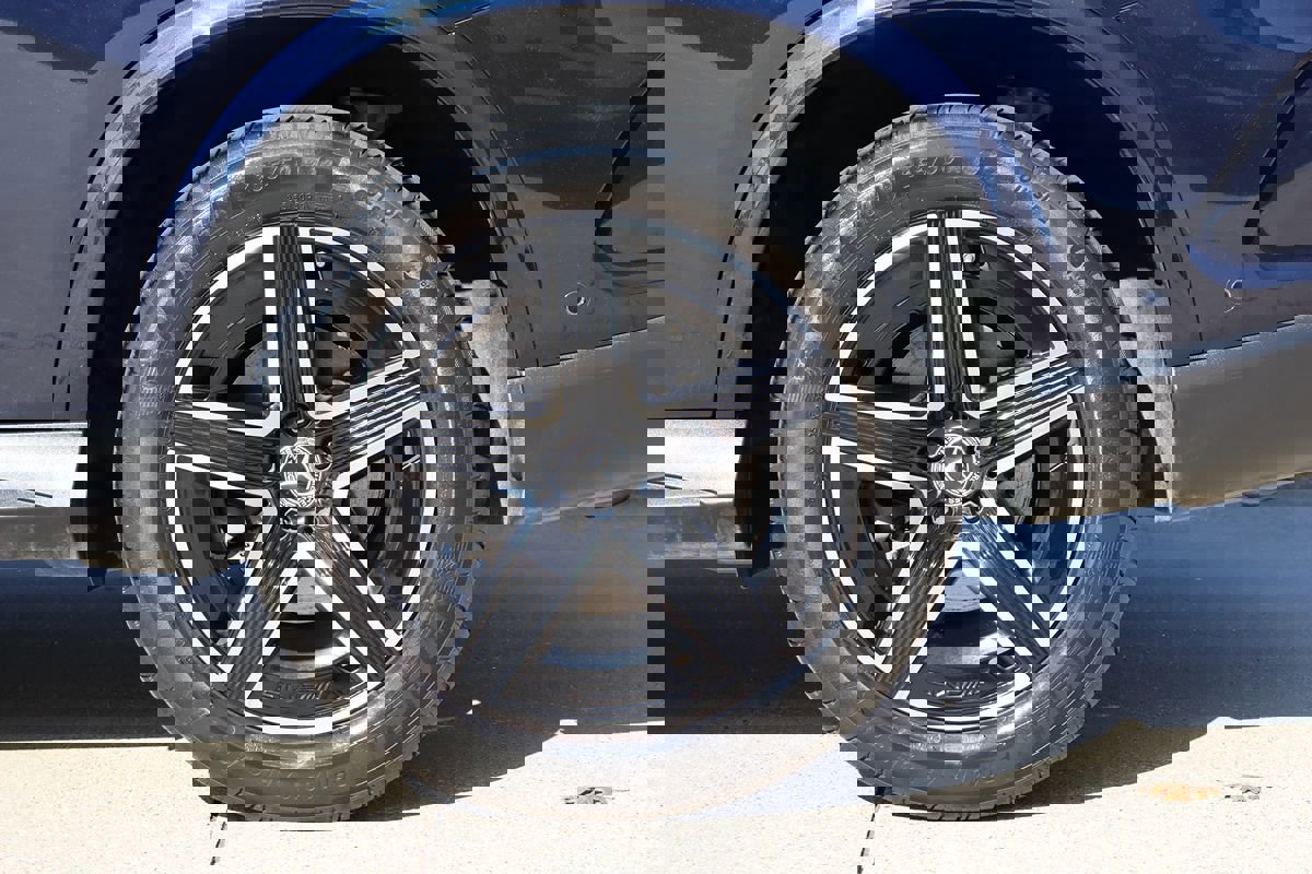 Used 2024 Mercedes-Benz GLC 300 4MATIC w/ AMG Line image 50