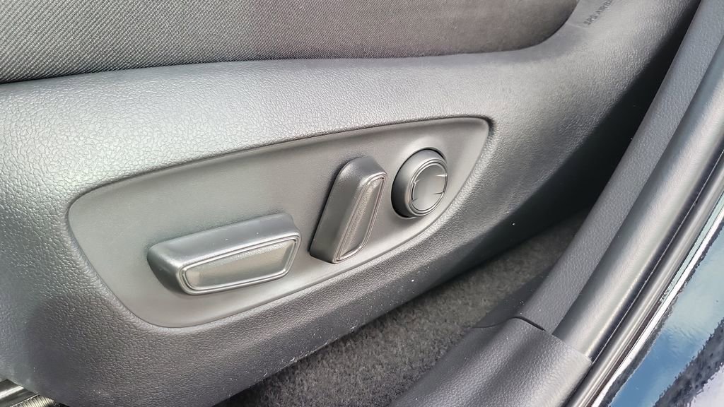 Certified 2025 Toyota RAV4 XLE w/ Convenience Package image 19