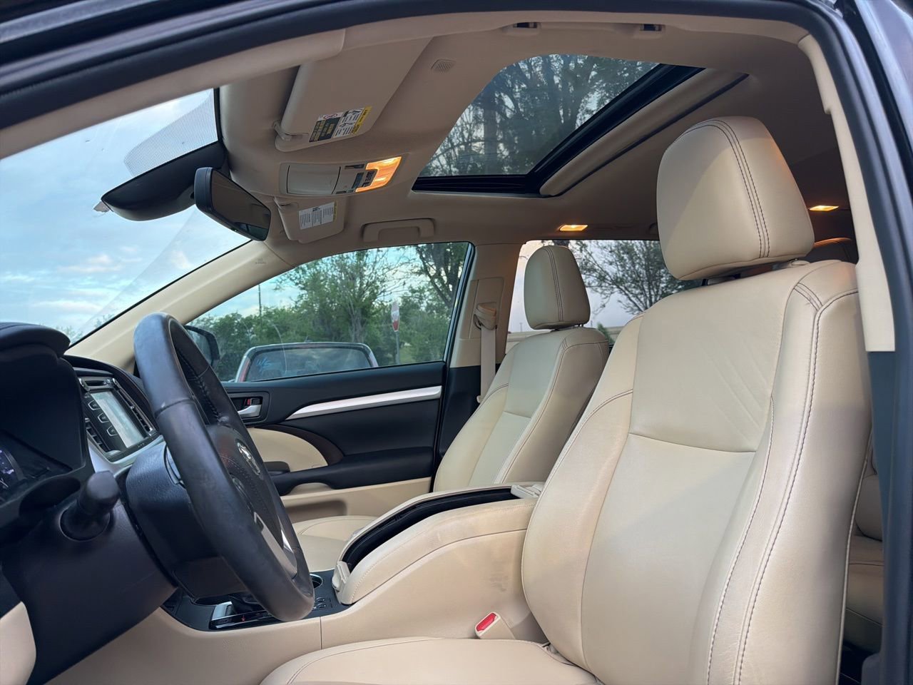 Used 2019 Toyota Highlander XLE image 9